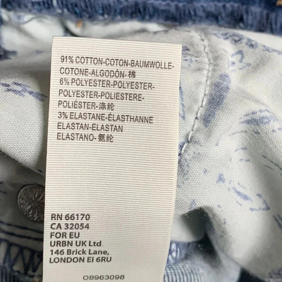 We The Free Free People Raw Hem Distressed Denim Shorts Size 24 NWT - Picture 11 of 11